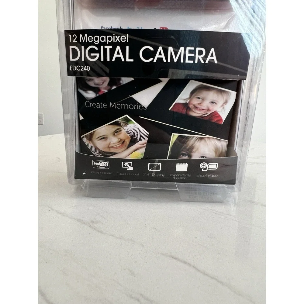 Emerson‎ EDC240 Digital Camera 12MP Point And Shoot Red New